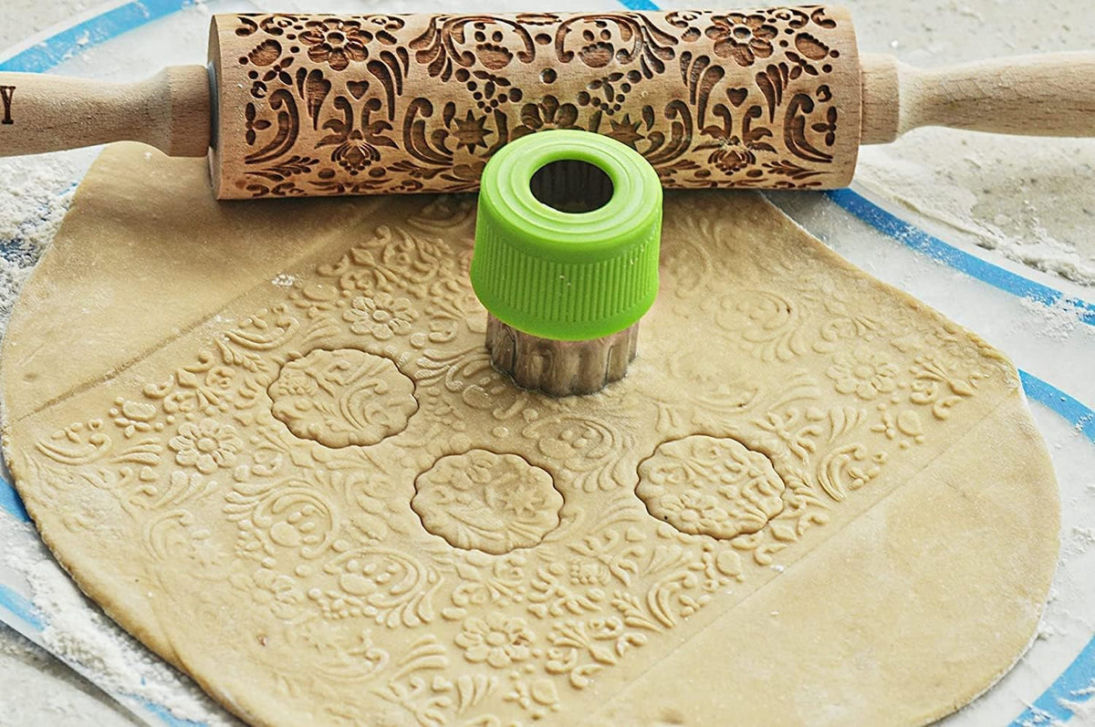 Christmas Wooden Rolling Pin for Baking Engraved Embossing Rolling Pin Cookie Stamps Roller Square Grid Cookies Mold Kitchen Decor Tools for Baking Embossed Cookies (Flower Plant)