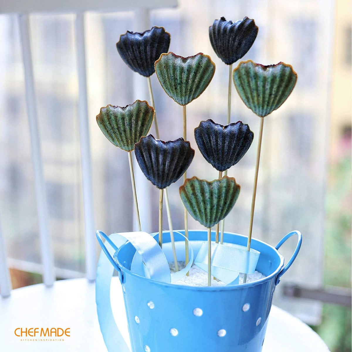 CHEFMADE Madeleine Mold Cake Pan, 12-Cavity Non-Stick Heart-shaped Shello Madeline Bakeware for Oven Baking (Champagne Gold)